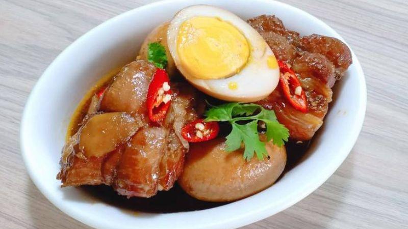 Bí kíp nấu thịt kho nước dừa đậm vị miền Tây như tay mẹ nấu