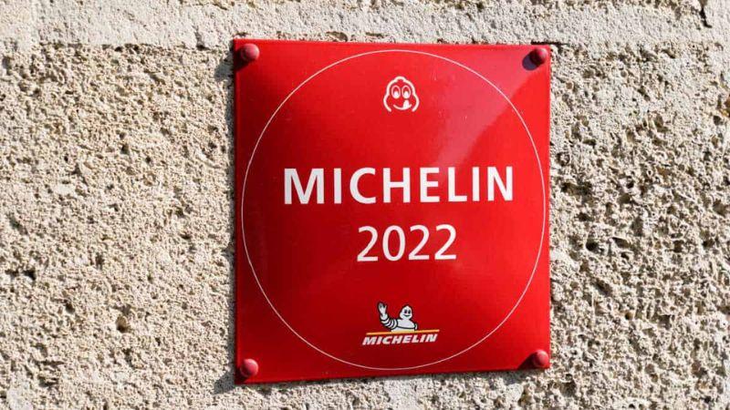 Sao Michelin là biểu tượng đánh giá đẳng cấp trong ẩm thực. Cùng tìm hiểu sự khác biệt giữa Michelin Guide và Michelin Star để hiểu rõ hơn về danh hiệu này.