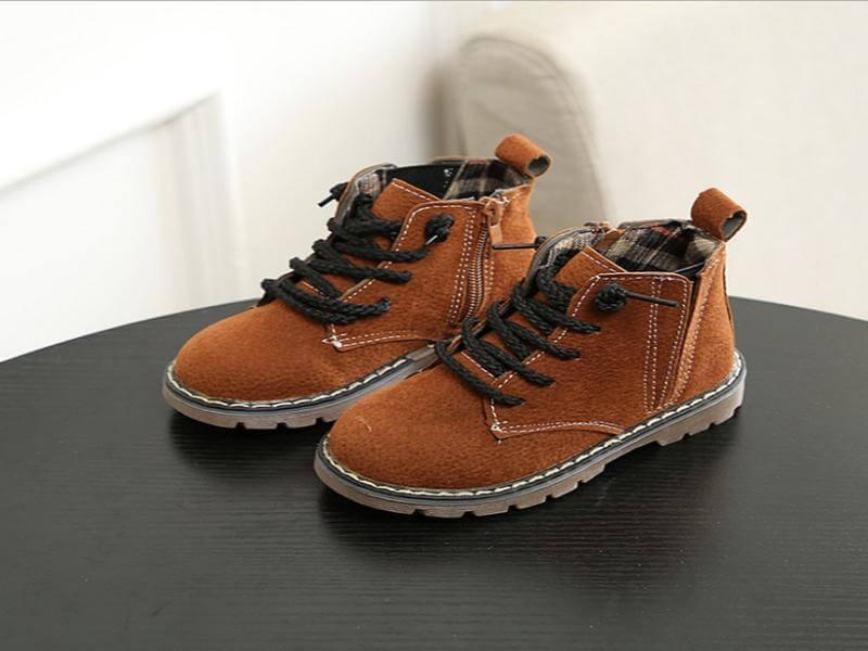 Cách giữ giày da lộn luôn bền đẹp theo thời gian