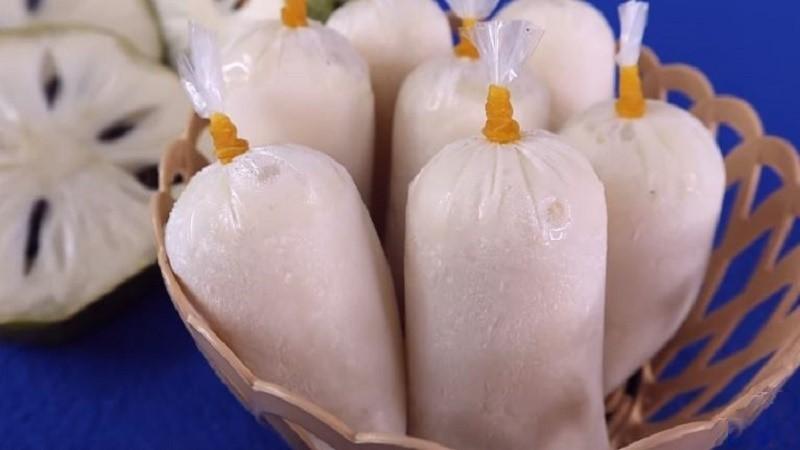 Hướng dẫn cách làm sinh tố mãng cầu dẻo, mát lạnh, một món thức uống tuyệt vời để giải nhiệt mùa hè.