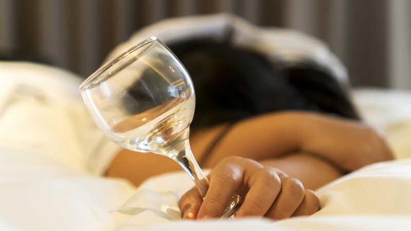 Cơn say là gì? Nguyên nhân và những triệu chứng sau khi uống rượu