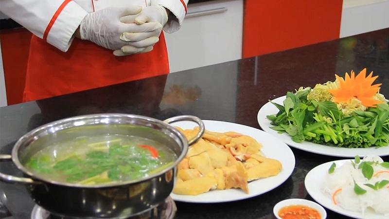 Khám phá công thức lẩu gà chanh ớt đậm đà và hấp dẫn, mang đến hương vị mới lạ và dễ dàng thực hiện.
