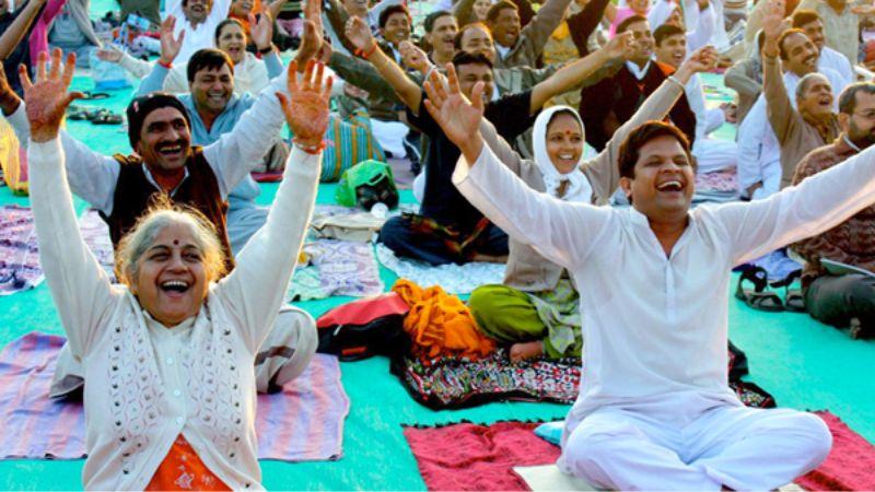 Yoga cười là phương pháp kết hợp giữa cười và các bài tập yoga, giúp cải thiện sức khỏe cả về thể chất lẫn tinh thần. Hãy khám phá lợi ích và cách tập yoga cười để đạt được hiệu quả tối ưu!