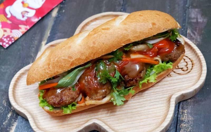Hướng dẫn làm bánh mì thịt nướng thơm ngon ngay tại nhà bằng chai nhựa đơn giản và dễ dàng.