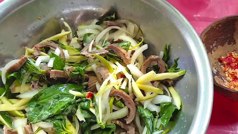 Hãy thử tài với món gỏi bao tử cá ngừ cay nồng, thơm ngon, đầy hấp dẫn, khiến bạn không thể cưỡng lại được.