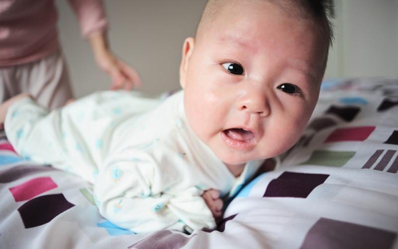 16 mốc phát triển quan trọng mà trẻ cần đạt được trong năm đầu đời