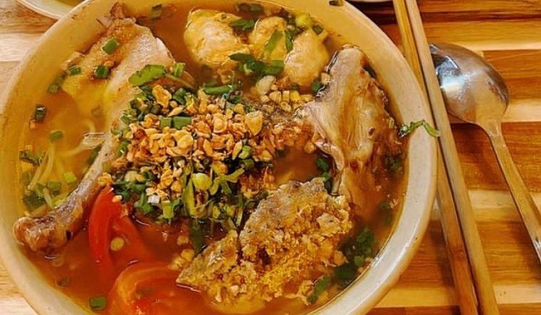 Khám phá công thức bún riêu vịt Gò Công, món ăn mang đậm hương vị đặc trưng, mới lạ và hấp dẫn khó cưỡng.