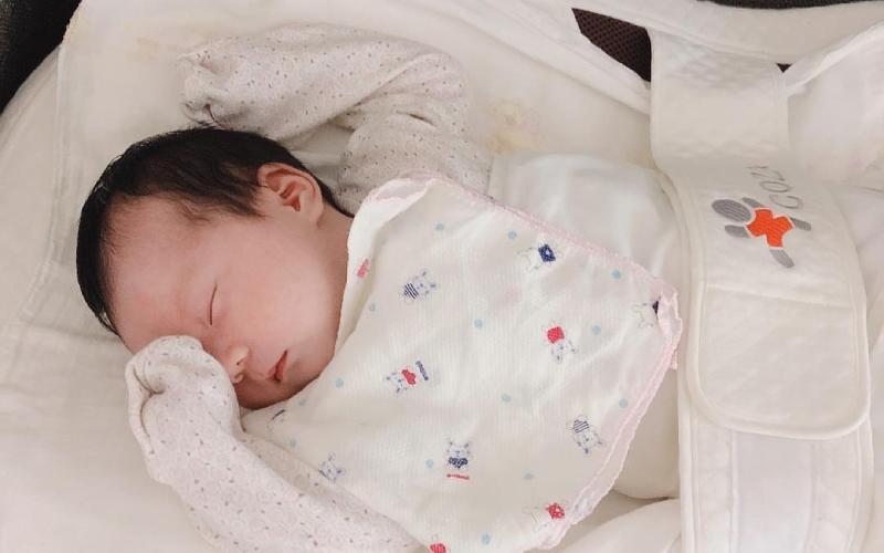 Khi trẻ sơ sinh ngủ nhiều, có cần phải đánh thức bé để cho bú không? Cách đánh thức bé một cách nhẹ nhàng và hiệu quả