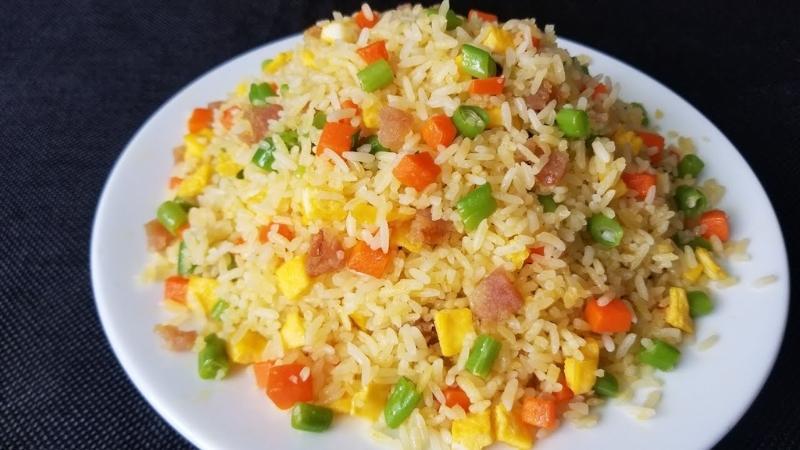 Khám phá ngay công thức làm cơm chiên cua chuẩn vị Hoa cho cả gia đình thưởng thức.