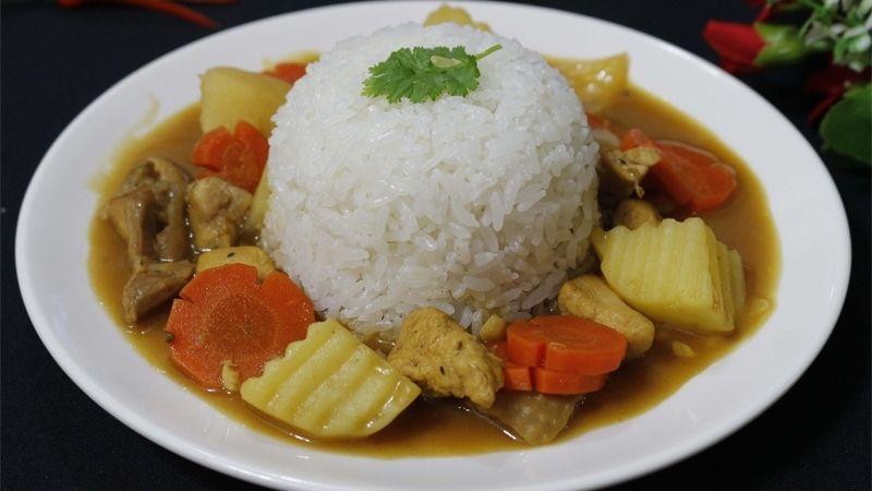 Khám phá cách chế biến cà ri gà Nhật Bản thơm ngon, chuẩn vị để mang hương vị xứ sở hoa anh đào vào bữa cơm gia đình bạn.