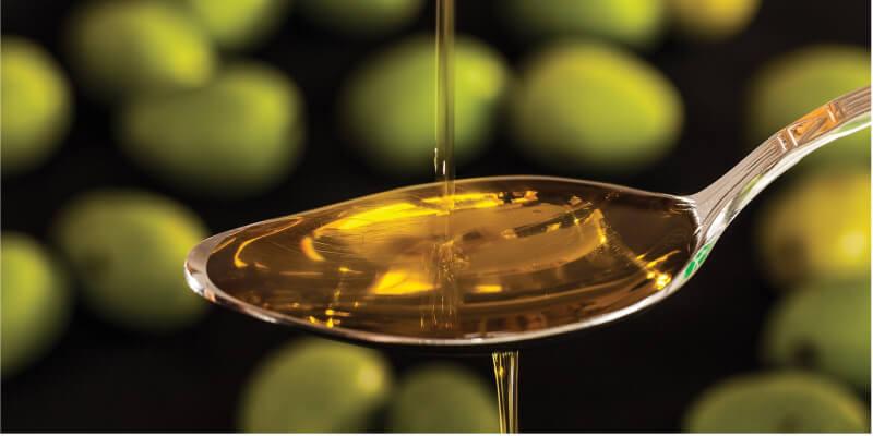 Chỉ với một muỗng dầu olive mỗi ngày, bạn sẽ cảm nhận được sự thay đổi tích cực trong sức khỏe của mình.