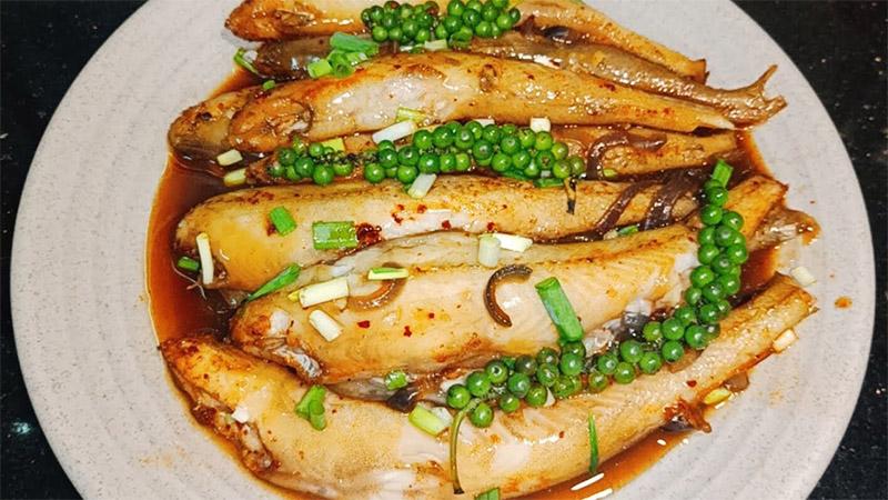 Hướng dẫn làm cá khoai kho tiêu cay cay, chắc chắn bạn sẽ hết veo nồi cơm chỉ trong tích tắc.