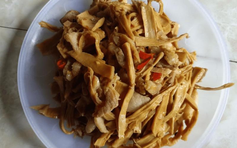 Khám phá công thức làm món thịt xào măng khô, thơm phức và đầy hấp dẫn, chắc chắn sẽ khiến bạn mê mẩn từng miếng ăn.