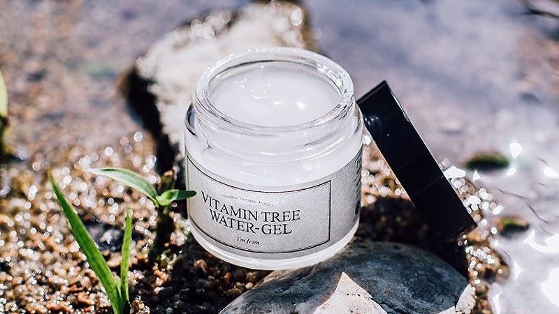 Kem dưỡng ẩm sáng da I’m From Vitamin Tree Water Gel là một sản phẩm không thể bỏ qua trong bộ sưu tập dưỡng da của bạn. Với khả năng dưỡng ẩm và làm sáng da hiệu quả, đây là lựa chọn yêu thích của rất nhiều người dùng bởi sự phù hợp với mọi loại da.