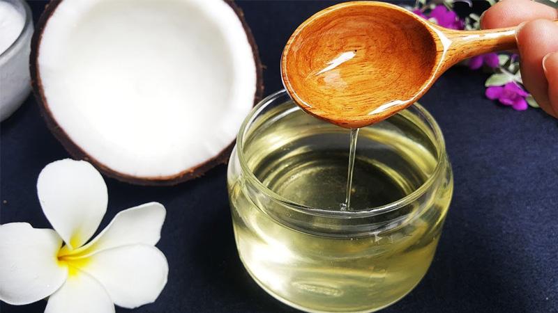 Chỉ sau một tuần sử dụng dầu dừa, bạn sẽ thấy sự thay đổi rõ rệt với hàm răng trắng sáng tự nhiên.
