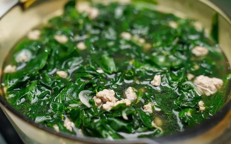 Hướng dẫn nấu canh rau má thịt bằm thanh mát, không hề đắng