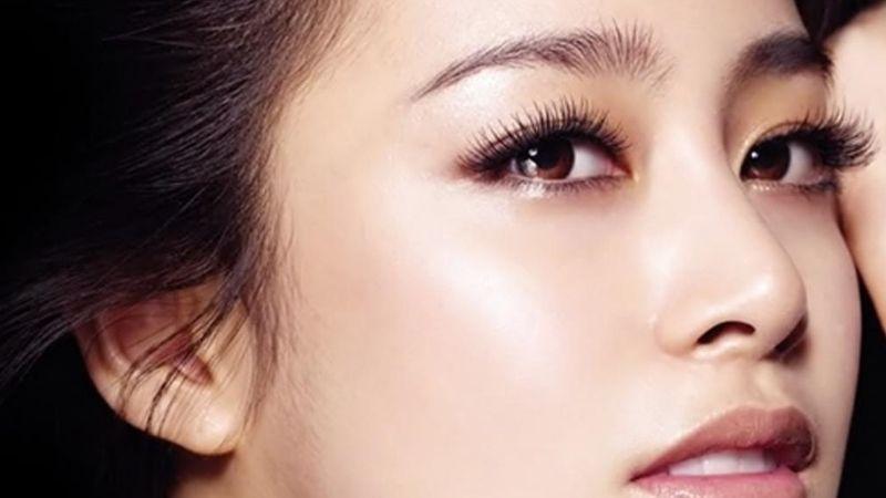 Khám phá cách gắn mi giả tự nhiên để có được hàng mi cong vút như mơ, mà chẳng cần tốn quá nhiều thời gian!
