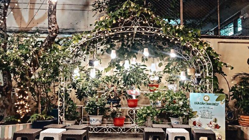 Khám phá ngay 7 quán dừa dầm nổi tiếng tại Sài Gòn, những địa điểm bạn không thể bỏ lỡ để thưởng thức món ăn vặt tuyệt vời này.