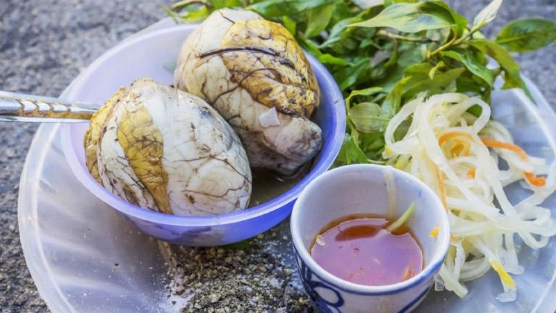 Trứng vịt lộn chứa bao nhiêu calo? Ăn trứng vịt lộn có thể khiến bạn tăng cân không?