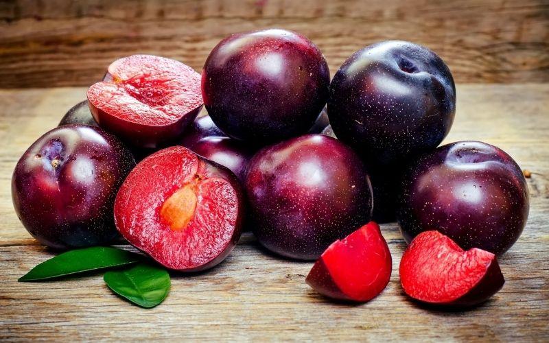 Mận chứa bao nhiêu calo? Ăn mận có dễ dàng tăng cân không?