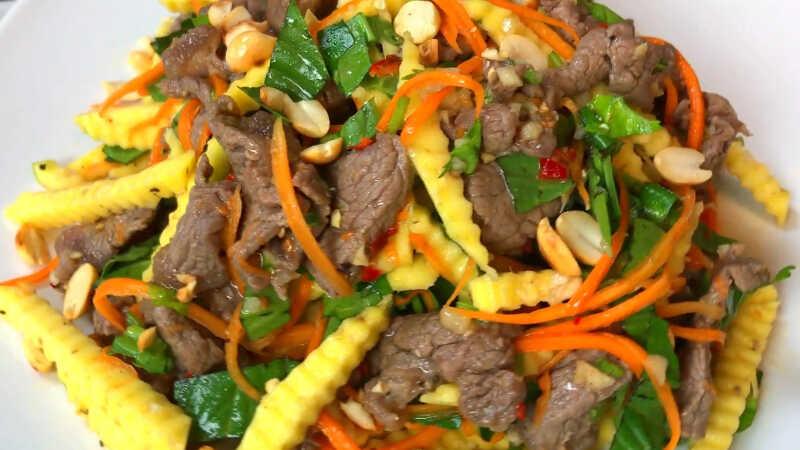 Khám phá ngay cách chế biến món gỏi xoài bắp bò giòn ngon, một sự kết hợp tuyệt vời giữa vị chua nhẹ của xoài và độ ngọt mềm mại của bắp bò, mang đến hương vị độc đáo và hấp dẫn.