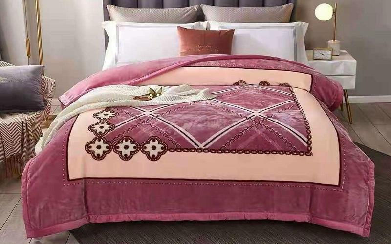 Chăn bông tuyết là gì? Những đặc điểm và ưu nhược điểm của loại chăn này