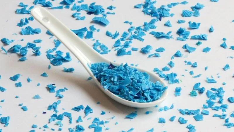 Hạt vi nhựa là gì? Mối nguy hiểm tiềm ẩn đối với sức khỏe con người từ hạt vi nhựa