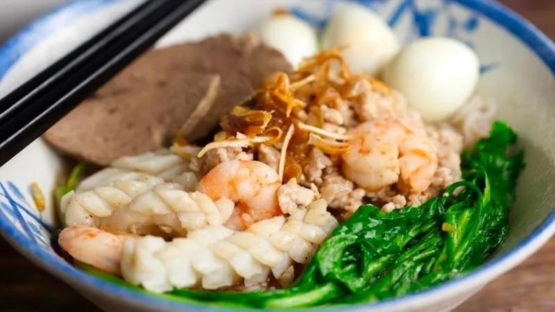 Khám phá cách chế biến hủ tiếu khô thơm ngon, đơn giản mà lại đầy cuốn hút, mang đến cho bạn một trải nghiệm ẩm thực tuyệt vời.