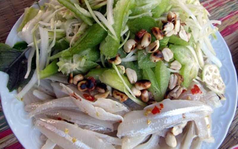 Khám phá bí quyết trộn gỏi cá mai thơm ngon, mềm mại và đậm đà hương vị, dễ dàng thực hiện ngay tại nhà.