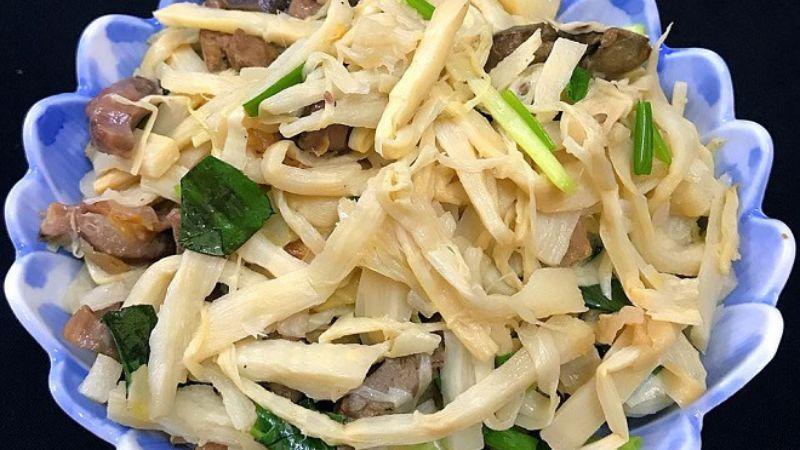 Khám phá công thức măng xào lòng gà, món ăn hấp dẫn với độ dai giòn đặc trưng, khó cưỡng lại.
