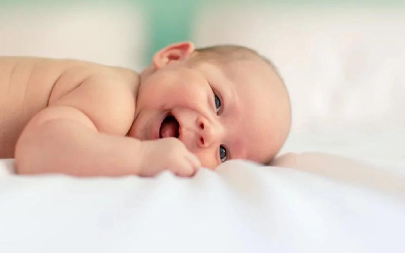 Khả năng nhìn của trẻ em thay đổi theo từng giai đoạn, và việc nhận biết sớm các dấu hiệu bất thường về mắt sẽ giúp bảo vệ thị lực của bé từ những năm tháng đầu đời.