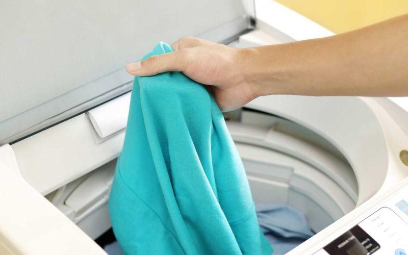 Hướng dẫn giặt áo hoodie nỉ bông bằng máy giặt mà không gây xù lông