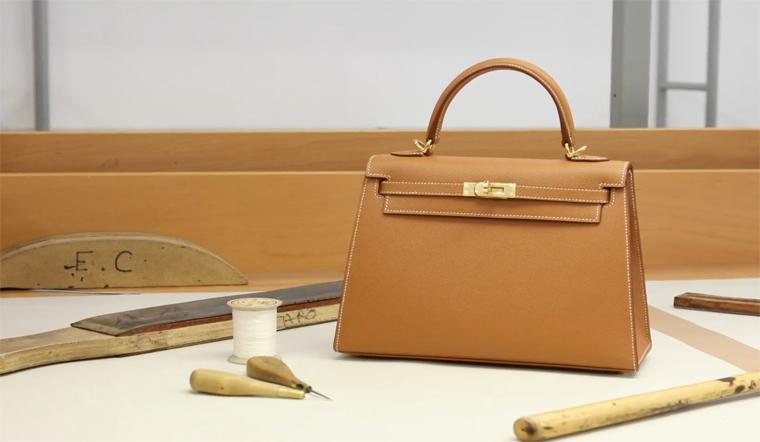 Khám phá tất cả những điều thú vị về son Rouge Hermès – Dòng son đang chiếm lĩnh thị trường hiện nay.