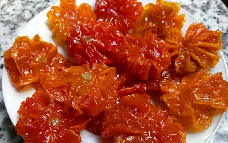 2 cách làm mứt cà chua vừa ngon, vừa đẹp mắt, mang đến hương vị tuyệt vời cho mâm cỗ Tết.