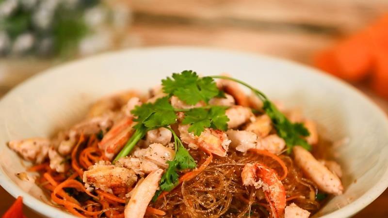 Khám phá cách chế biến miến xào cua ngọt thịt, đậm đà hương vị ngay tại nhà, khiến bạn không thể quên được.