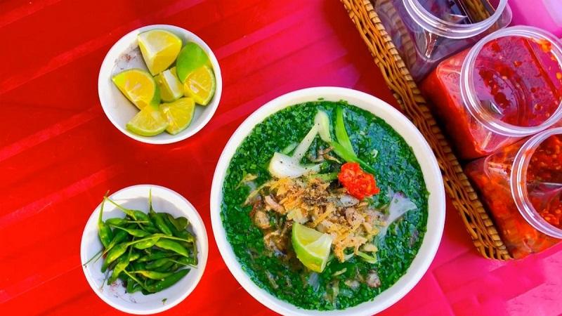 Khám phá công thức nấu bánh canh hẹ Phú Yên thơm ngon, dễ làm tại nhà, chuẩn vị địa phương.