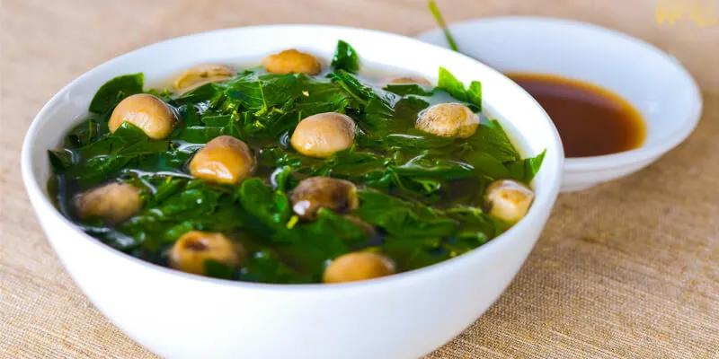 Những sai lầm khi vò rau ngót trước khi nấu