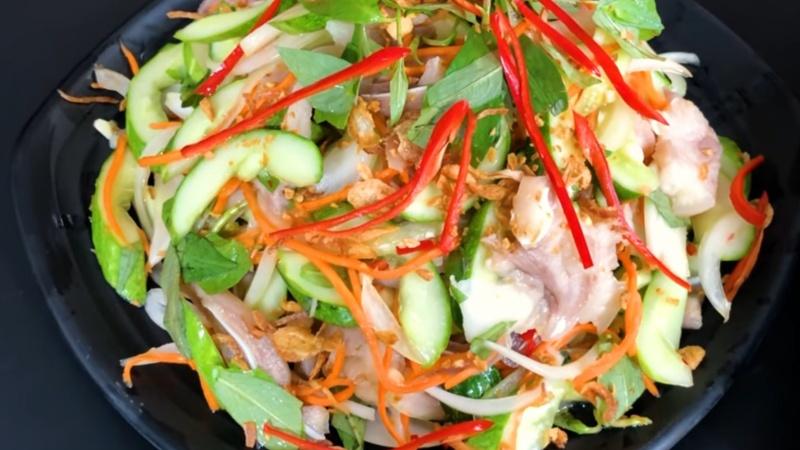 Cách làm món nộm tai heo dưa chuột giòn giòn, thanh mát, lý tưởng để xua tan cái nóng.