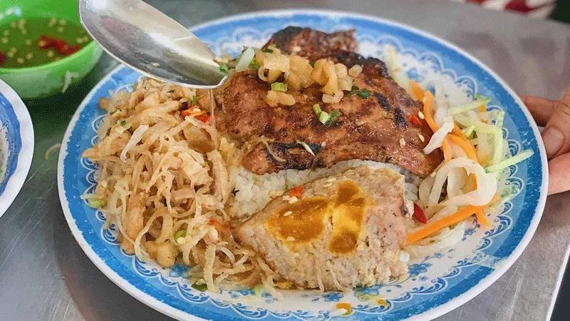 Khám phá 10 quán cơm tấm hấp dẫn tại TP.HCM, nơi bạn sẽ tận hưởng hương vị đích thực của món ăn đáng thử một lần trong đời.