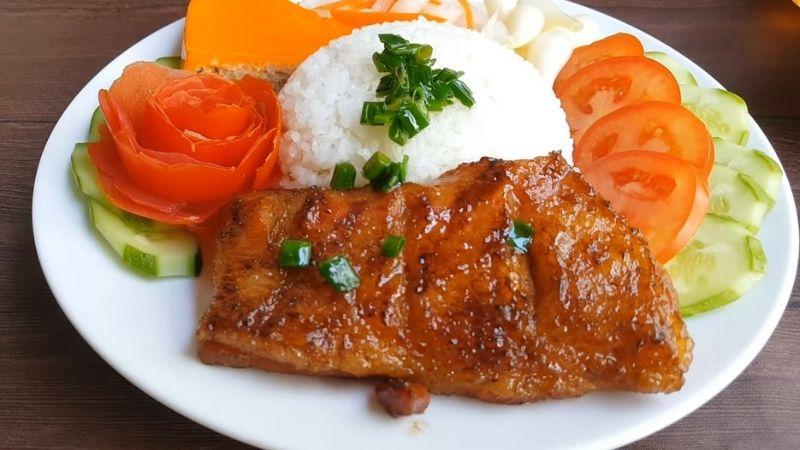 Hướng dẫn cách nấu cơm tấm sườn bì chả tại nhà thơm ngon, chuẩn vị như ngoài tiệm.