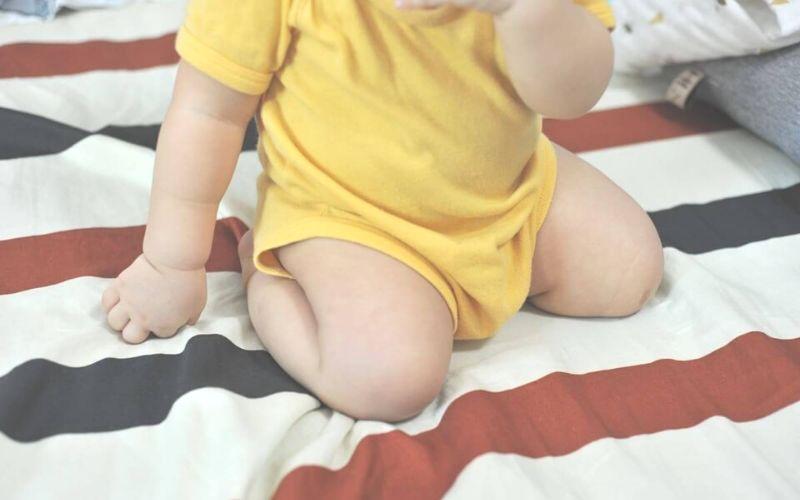 Những tác hại khó lường khi trẻ ngồi dáng chữ W