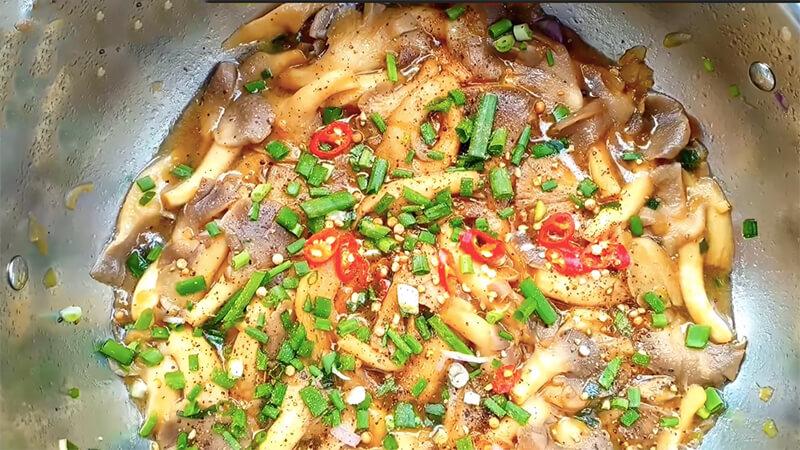 Hướng dẫn làm món nấm bào ngư kho tiêu ngon miệng, hao cơm cho cả gia đình