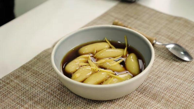 Bí quyết nấu bánh ngào mật mía đậm đà hương vị xứ Nghệ