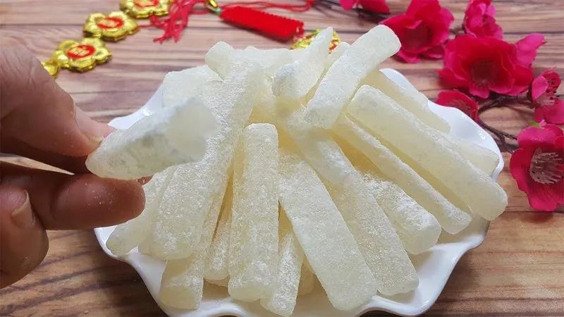 Cách làm mứt bí đao với đường phèn thanh mát, ngọt nhẹ, một món ngon không thể thiếu trong những ngày Tết. Hãy cùng tìm hiểu công thức đơn giản để làm món mứt này tại nhà.