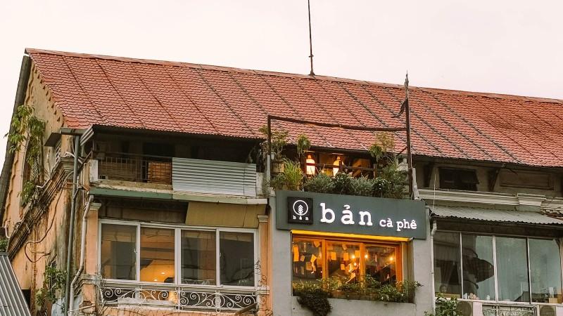 Sài Gòn sở hữu nhiều quán cà phê sách đẹp, mang đến không gian yên tĩnh lý tưởng cho những ai muốn tìm kiếm sự thư giãn, học tập hay làm việc. Hãy khám phá 15 quán cà phê với view đẹp, không khí nhẹ nhàng ở thành phố này.