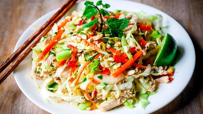 Khám phá cách làm gỏi thịt luộc đầy hương vị đậm đà và lôi cuốn, mang đến sự đổi mới cho bữa ăn ngày Tết.