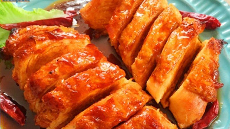 Công thức chế biến ức gà chiên nước mắm đậm đà, vị cay nồng kết hợp với vị mặn mà khó cưỡng