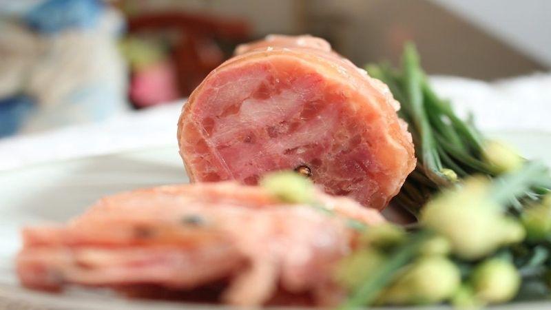 Hướng dẫn làm jambon thịt nguội thơm ngon, dễ dàng thực hiện ngay tại nhà.
