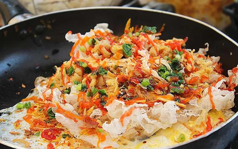 Khám phá công thức làm bánh tráng trộn giòn ngon, độc đáo và dễ làm tại nhà, món ăn vặt hấp dẫn không thể thiếu.