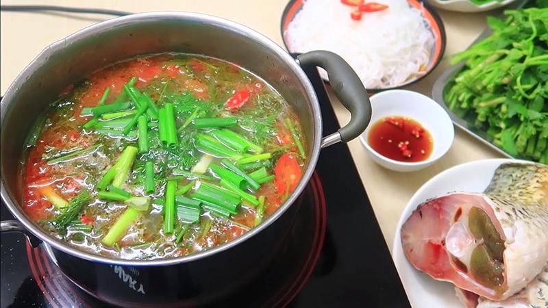 Bí quyết nấu lẩu cá trắm ngọt ngào, thơm phức mà không hề có mùi tanh, mang đến một món ăn bổ dưỡng tuyệt vời.